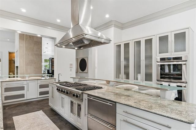 1916 Mulholland Drive, Edmond, OK 73012