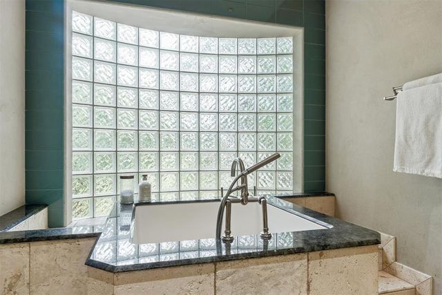 1916 Mulholland Drive, Edmond, OK 73012