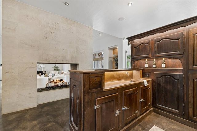 1916 Mulholland Drive, Edmond, OK 73012
