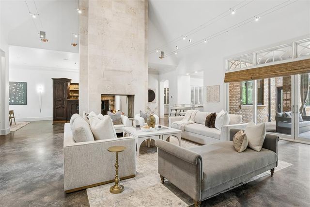 1916 Mulholland Drive, Edmond, OK 73012