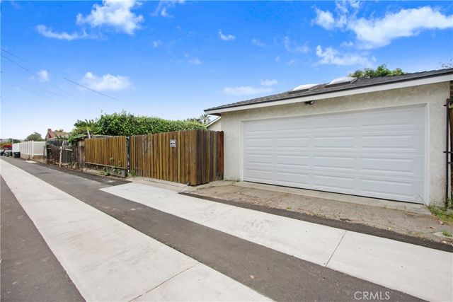 927 Alta Loma Drive, Corona, CA 92882