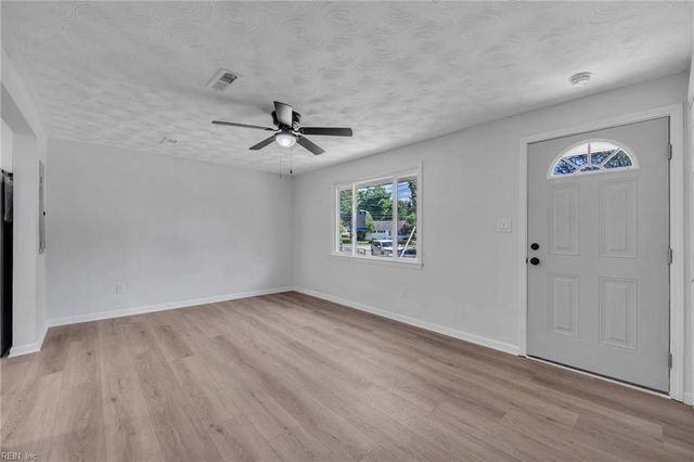 129 Jordan DR, Hampton, VA 23666
