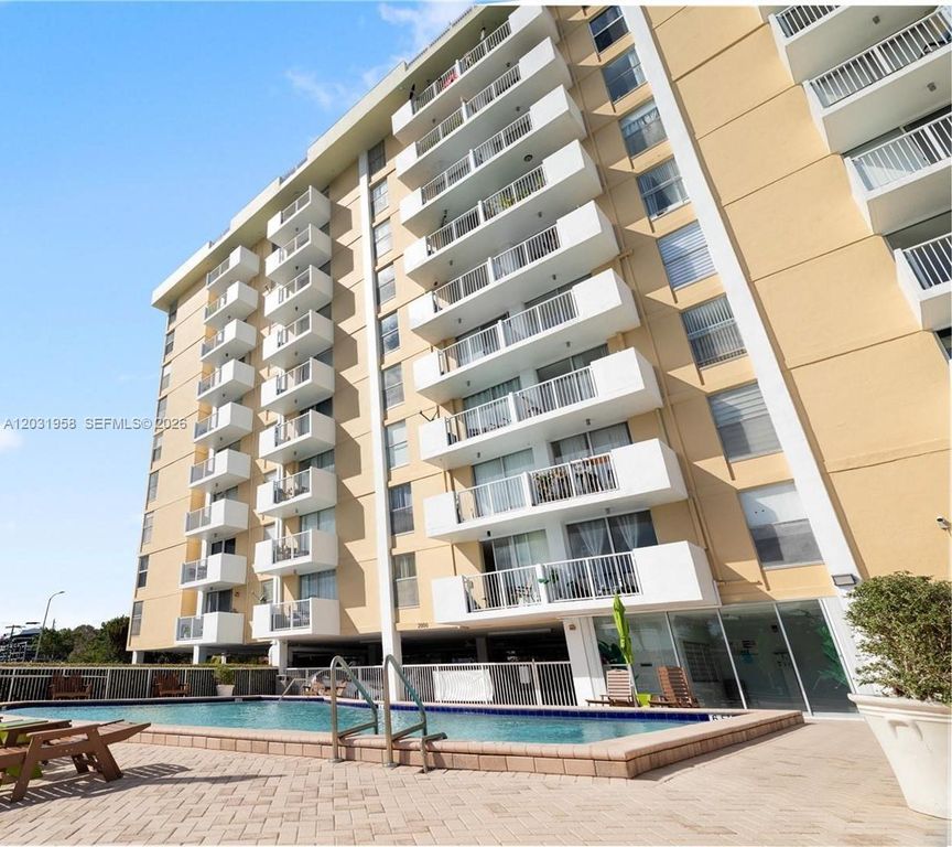 2020 NE 135th St 506, North Miami, FL 33181