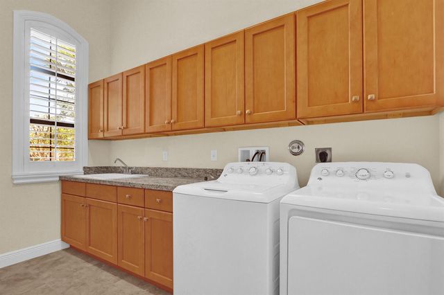 1042 NE Savanna Oaks Way, Jensen Beach, FL 34957