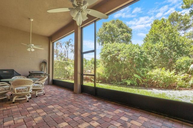 1042 NE Savanna Oaks Way, Jensen Beach, FL 34957