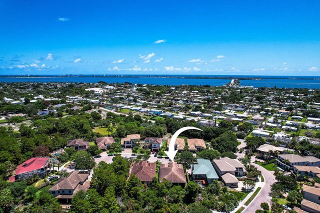 1042 NE Savanna Oaks Way, Jensen Beach, FL 34957