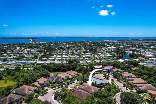 1042 NE Savanna Oaks Way, Jensen Beach, FL 34957
