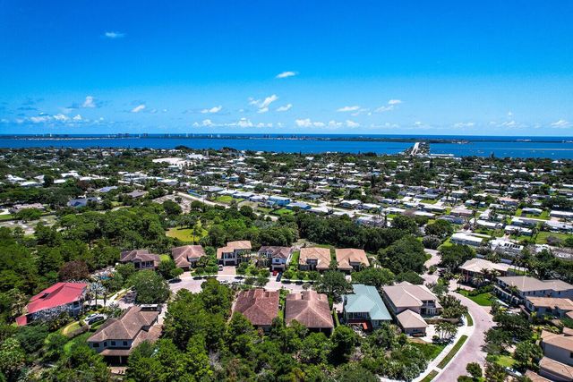 1042 NE Savanna Oaks Way, Jensen Beach, FL 34957