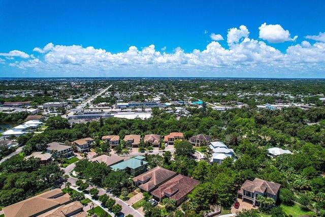 1042 NE Savanna Oaks Way, Jensen Beach, FL 34957