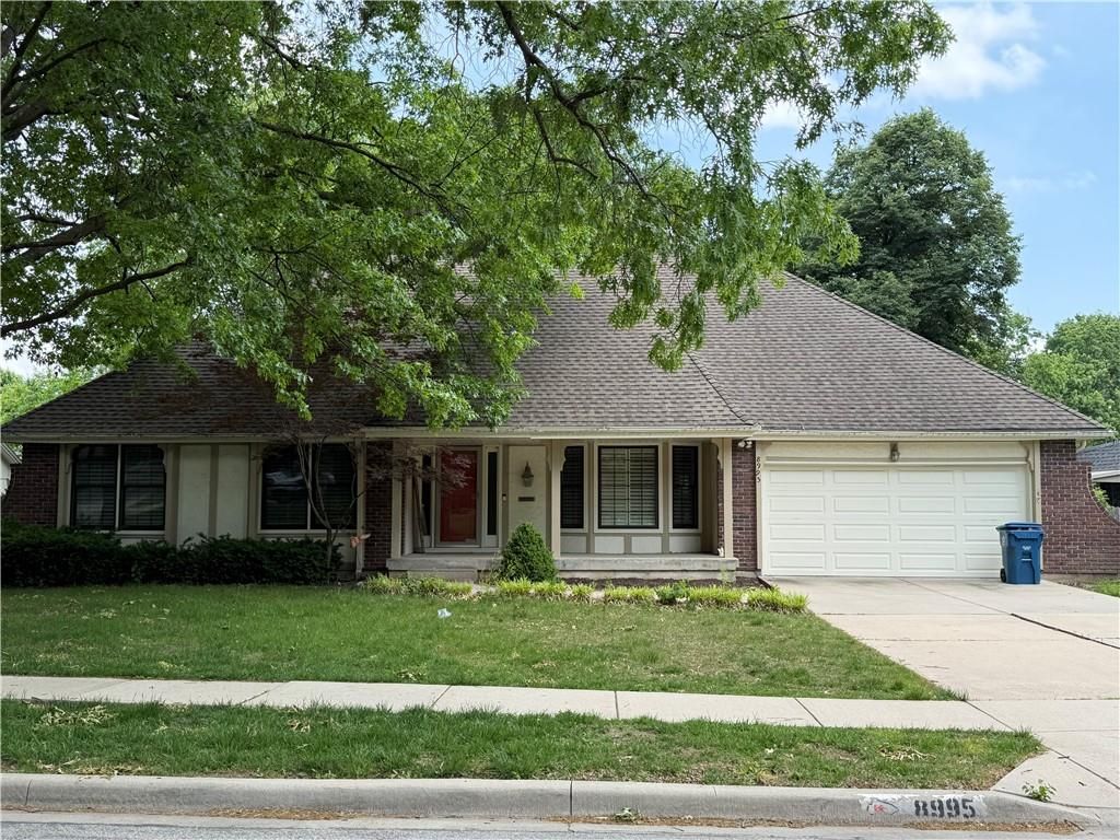 8995 Rosewood Drive, Prairie Village, KS 66207