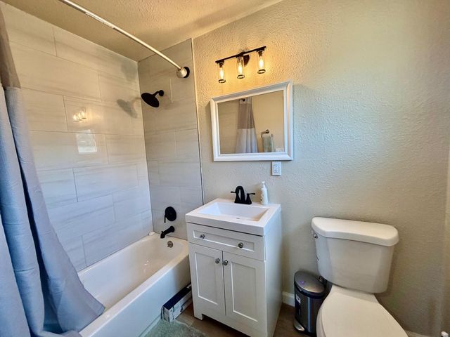 1916 Scenic Dr, Modesto, CA 95355