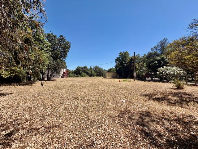 1916 Scenic Dr, Modesto, CA 95355