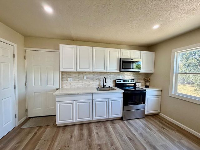 1916 Scenic Dr, Modesto, CA 95355