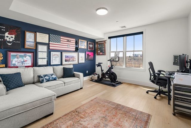 11 Oak Grove Ter 301, Quincy, MA 02169