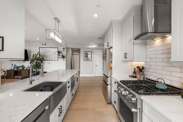 11 Oak Grove Ter 301, Quincy, MA 02169