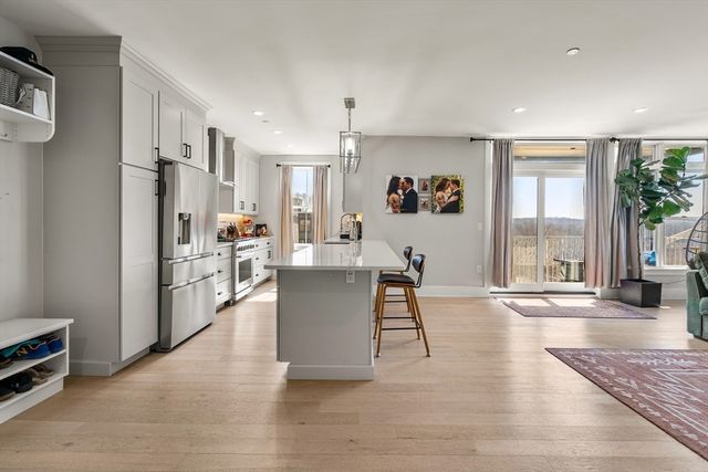 11 Oak Grove Ter 301, Quincy, MA 02169