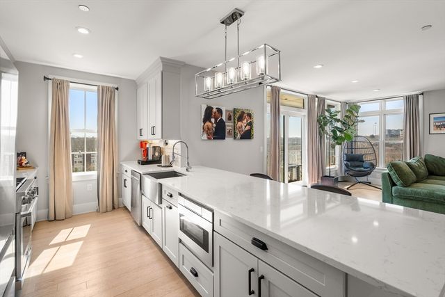 11 Oak Grove Ter 301, Quincy, MA 02169