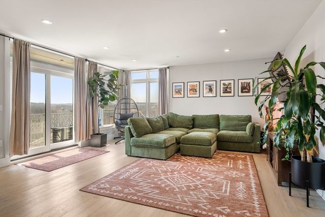 11 Oak Grove Ter 301, Quincy, MA 02169