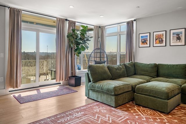 11 Oak Grove Ter 301, Quincy, MA 02169