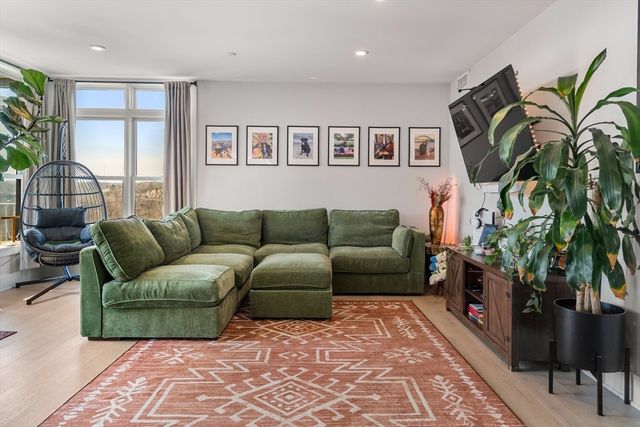 11 Oak Grove Ter 301, Quincy, MA 02169