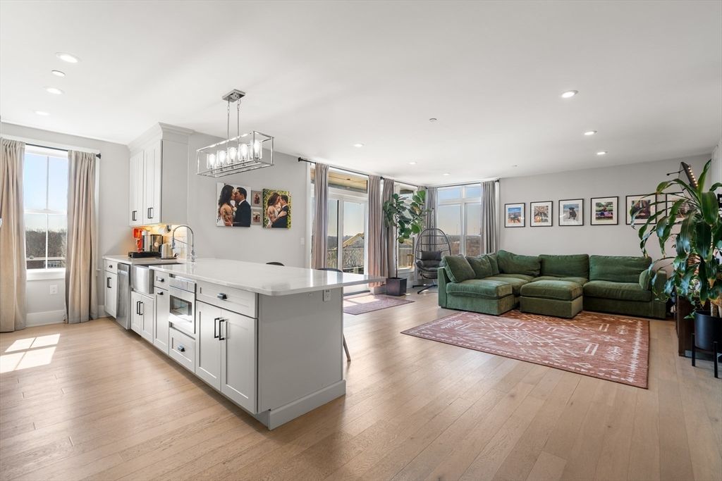 11 Oak Grove Ter 301, Quincy, MA 02169