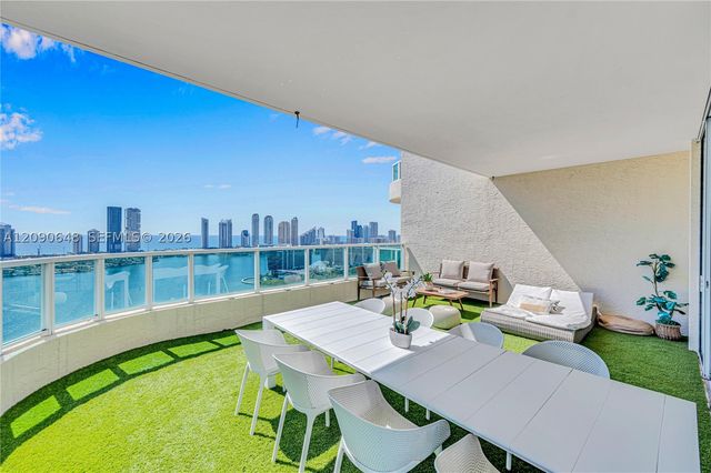 3330 NE 190th St UPH11, Aventura, FL 33180