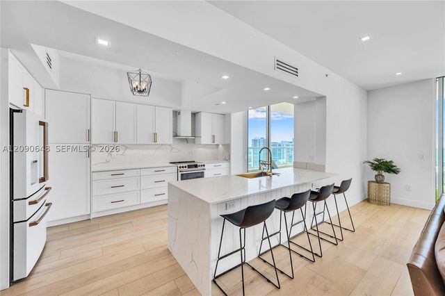 3330 NE 190th St UPH11, Aventura, FL 33180