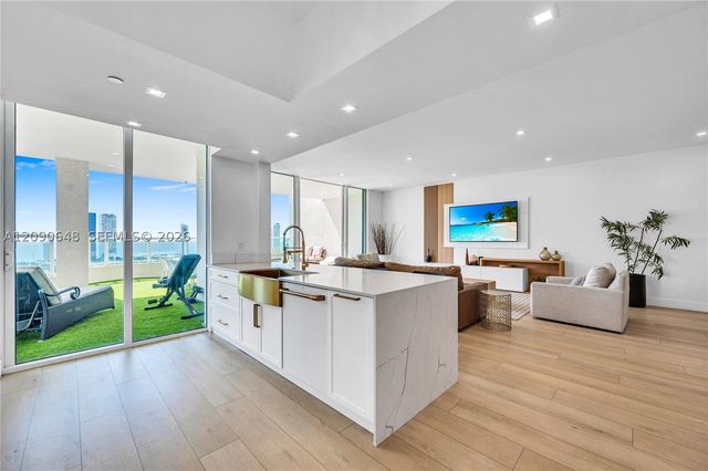 3330 NE 190th St UPH11, Aventura, FL 33180