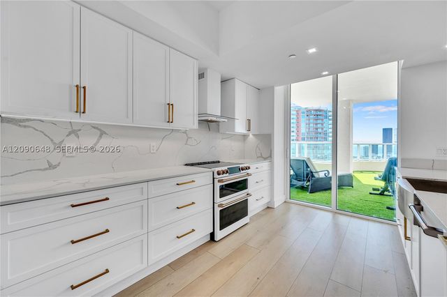 3330 NE 190th St UPH11, Aventura, FL 33180