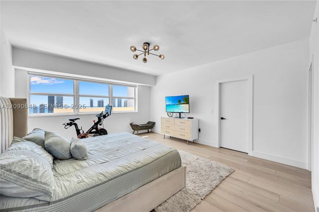3330 NE 190th St UPH11, Aventura, FL 33180