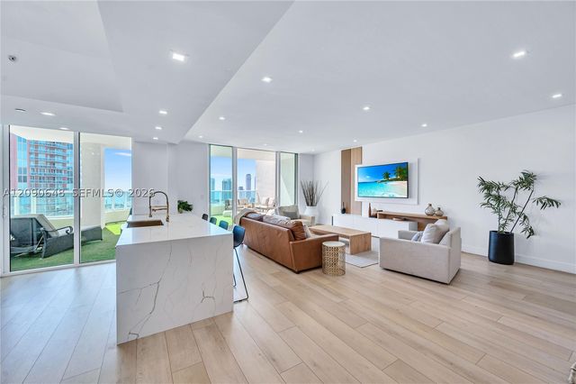 3330 NE 190th St UPH11, Aventura, FL 33180