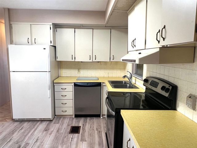 568 FAIRMOUNT DRIVE, North Port, FL 34287