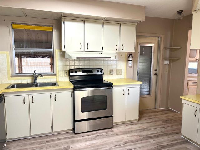 568 FAIRMOUNT DRIVE, North Port, FL 34287