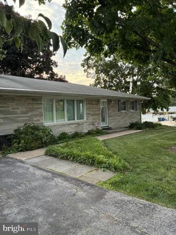 264 S 6TH ST, Mount Wolf, PA 17347