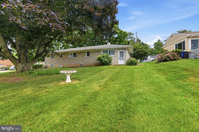 264 S 6TH ST, Mount Wolf, PA 17347