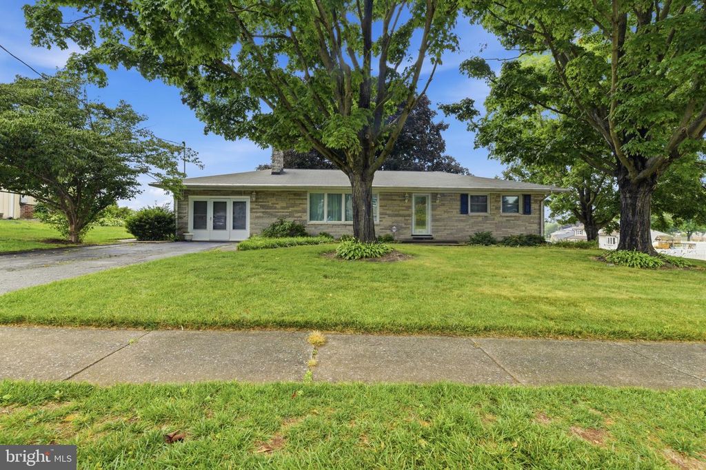 264 S 6TH ST, Mount Wolf, PA 17347