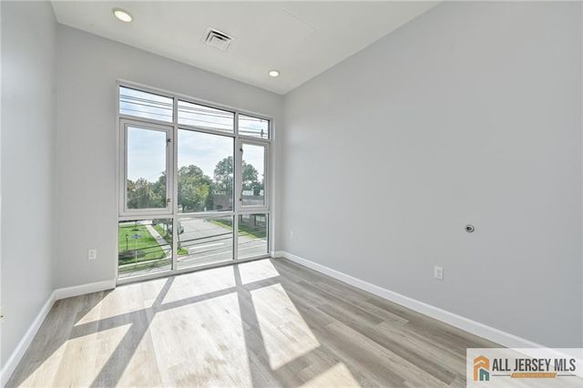 271 Millburn Avenue 2A, Millburn, NJ 07041