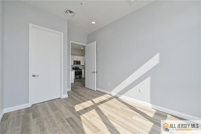 271 Millburn Avenue 2A, Millburn, NJ 07041