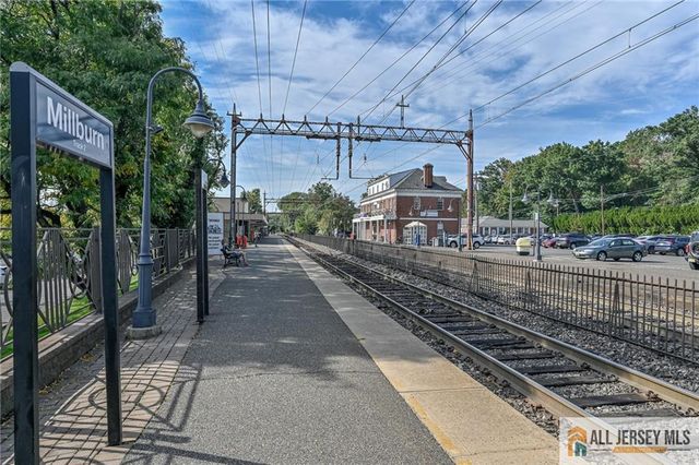 271 Millburn Avenue 2A, Millburn, NJ 07041