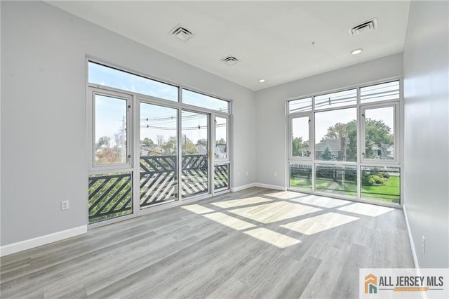 271 Millburn Avenue 2A, Millburn, NJ 07041