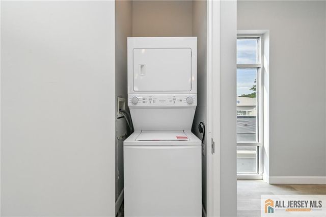 271 Millburn Avenue 2A, Millburn, NJ 07041