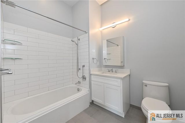 271 Millburn Avenue 2A, Millburn, NJ 07041
