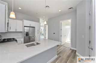271 Millburn Avenue 2A, Millburn, NJ 07041