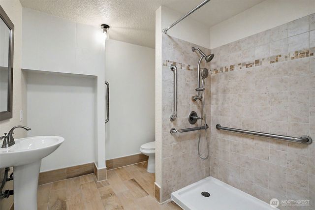 517 E 68th Street, Tacoma, WA 98404