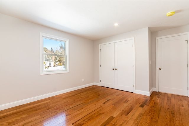 24 Weatherglass Ln, Falmouth, MA 02536