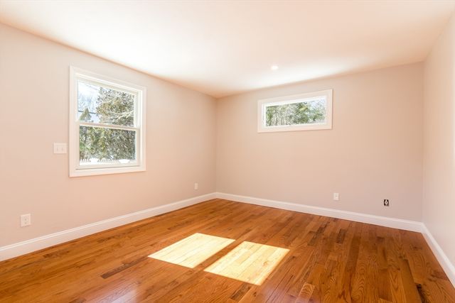 24 Weatherglass Ln, Falmouth, MA 02536