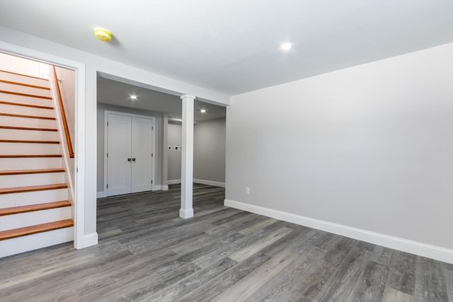 24 Weatherglass Ln, Falmouth, MA 02536