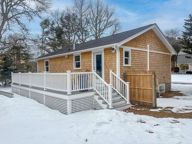 24 Weatherglass Ln, Falmouth, MA 02536