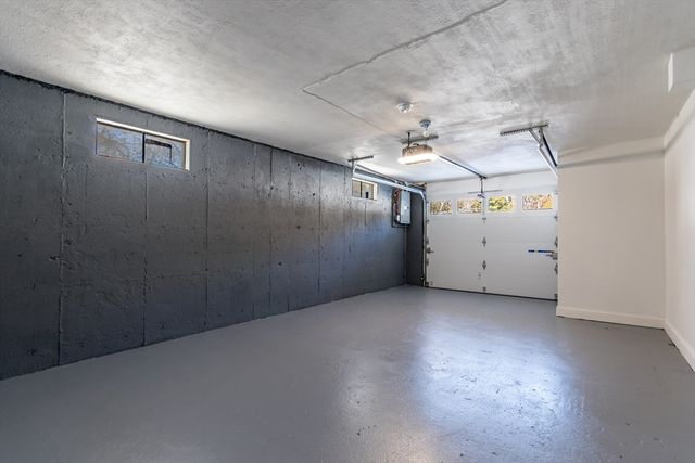 24 Weatherglass Ln, Falmouth, MA 02536