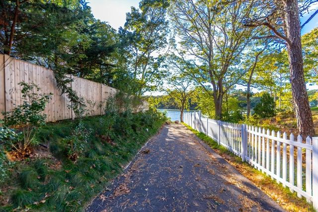 24 Weatherglass Ln, Falmouth, MA 02536
